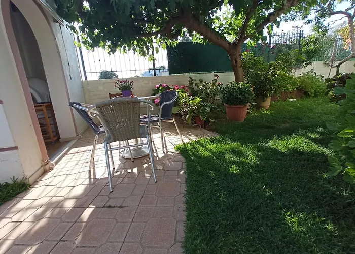 Flat With Garden Near Sea, Port And Airport