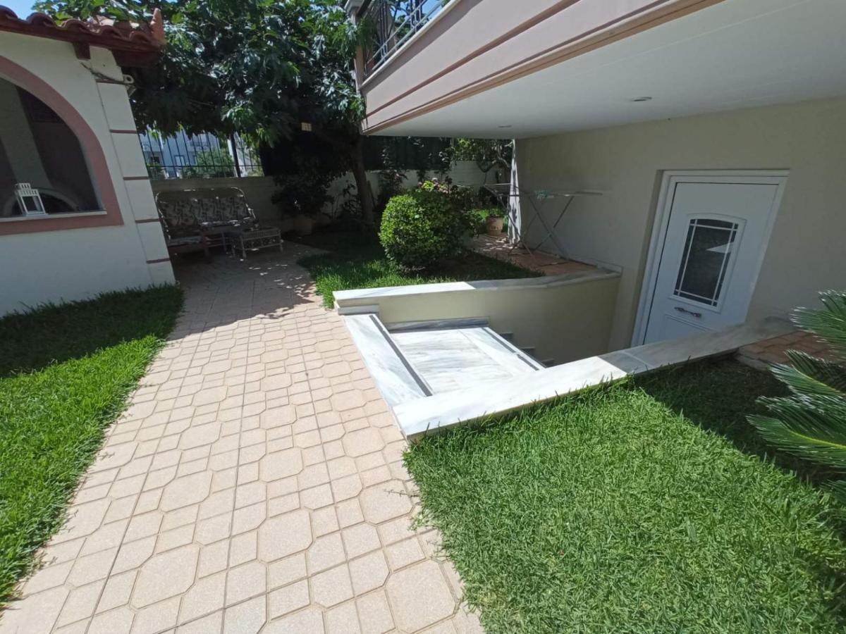 Flat With Garden Near Sea, Port And Airport Apartment
