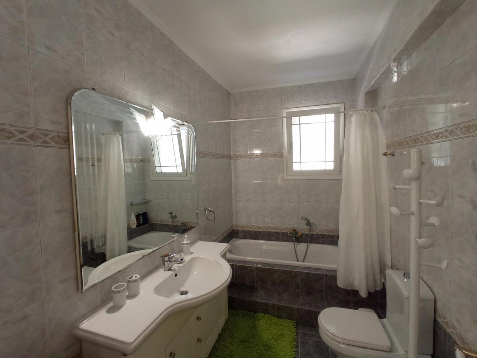 Flat With Garden Near Sea, Port And Airport Appartement *